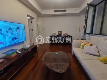 水岸华府